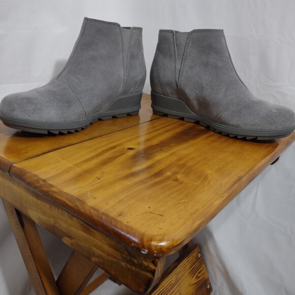 SOREL Women's Grey Evie Zip Suede Leather Ankle Boots Size 8.5 - Picture 2 of 6